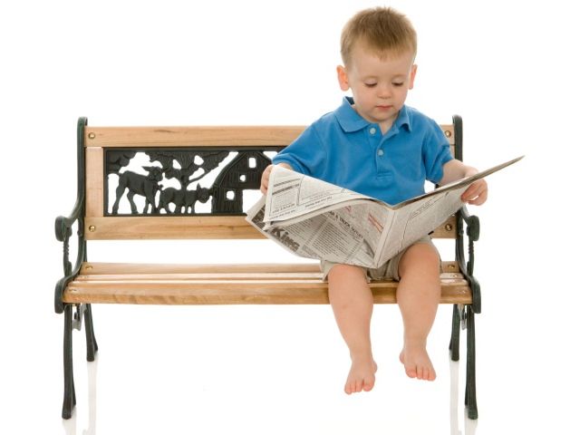 ребенок читает